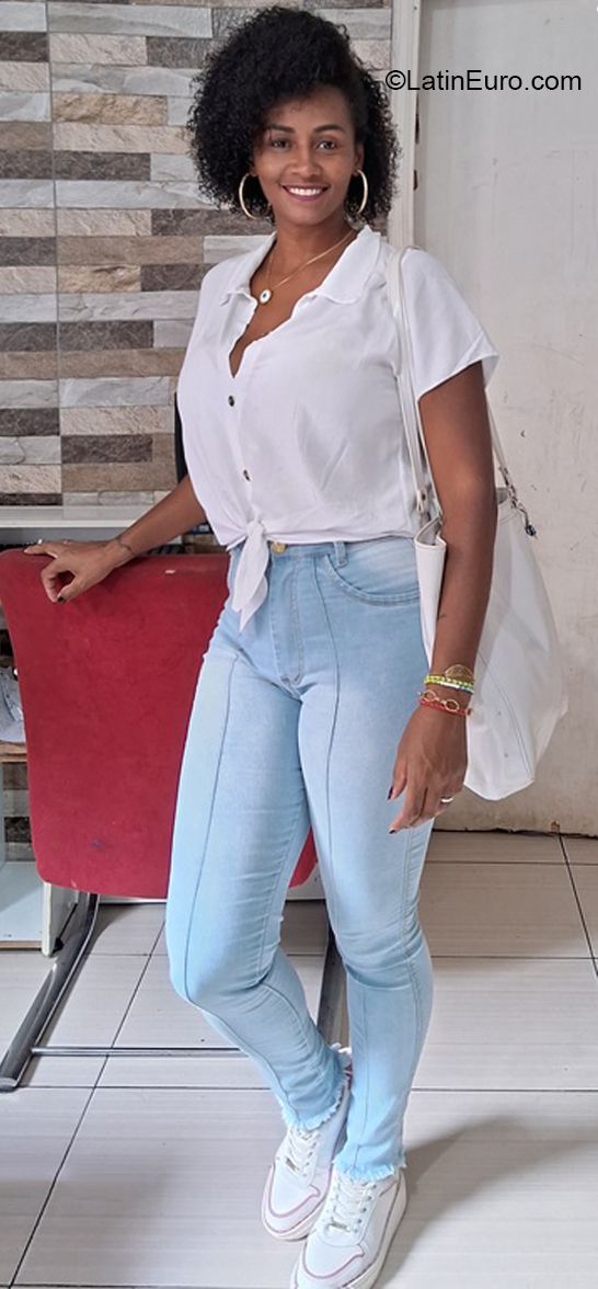 Date this funny Brazil girl Joice Oliveira from Rio De Janeiro BR12221