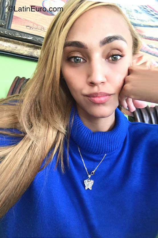Date this hard body Dominican Republic girl Marleny from San Francisco De Macoris DO41140