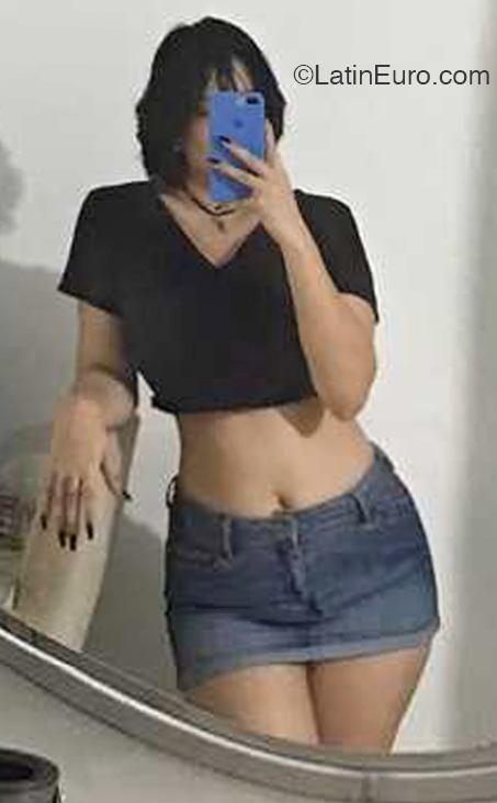 Date this attractive Colombia girl Shanon from Barranquilla CO32124