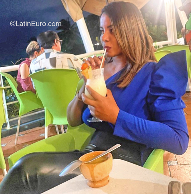 Date this happy Dominican Republic girl Pam from República Dominicana DO41183