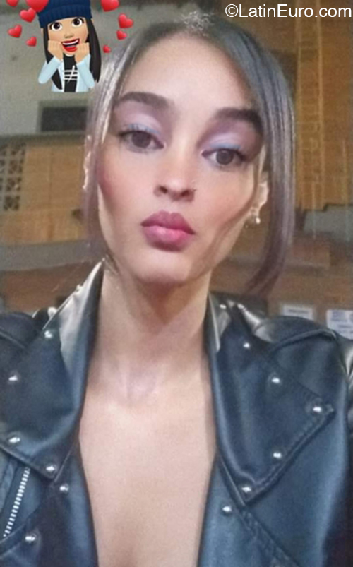 Date this athletic Colombia girl Kiki from Medellin CO32176