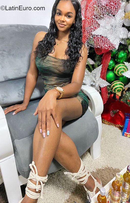 Date this sultry Colombia girl Faniry from Cali CO32196