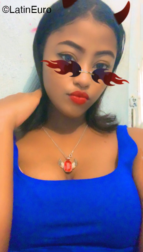 Date this sultry Dominican Republic girl Anaibels from Santiago DO43655