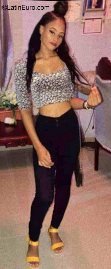 Date this stunning Dominican Republic girl Carla from San Pedro De Macoris DO43930