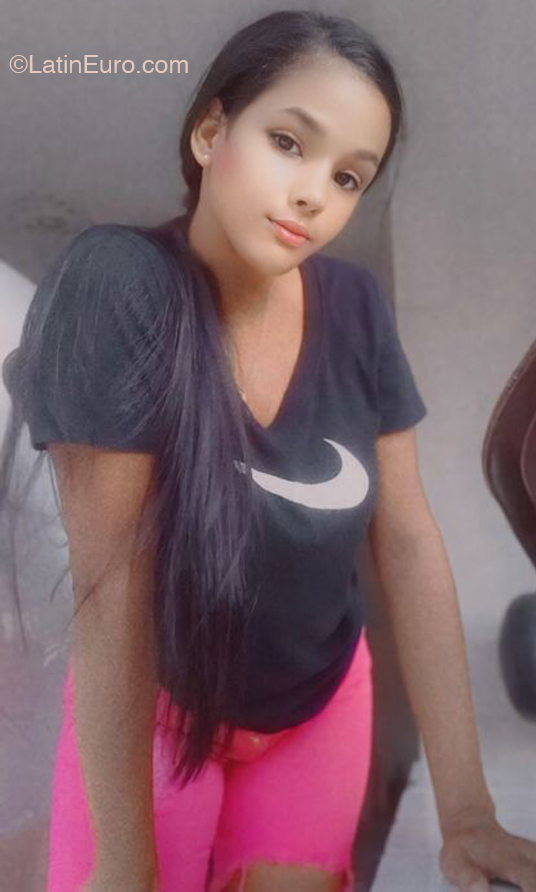 Date this pretty Dominican Republic girl Lisanna from Santiago DO43934