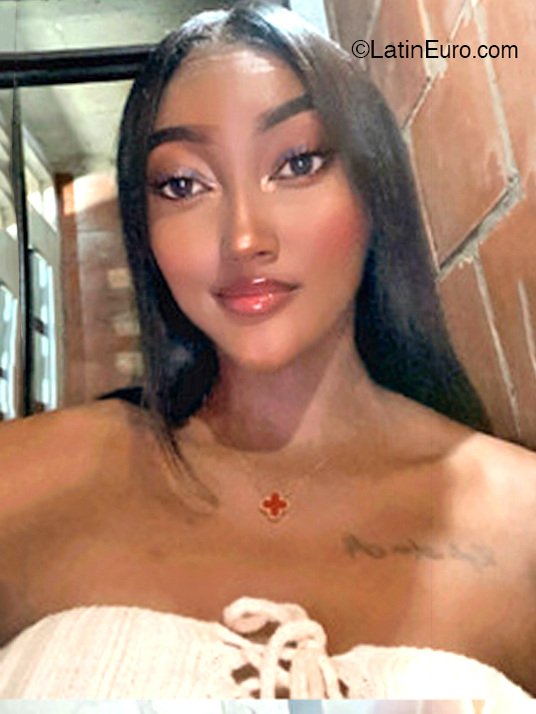 Date this charming Colombia girl Indira from Cali CO32545