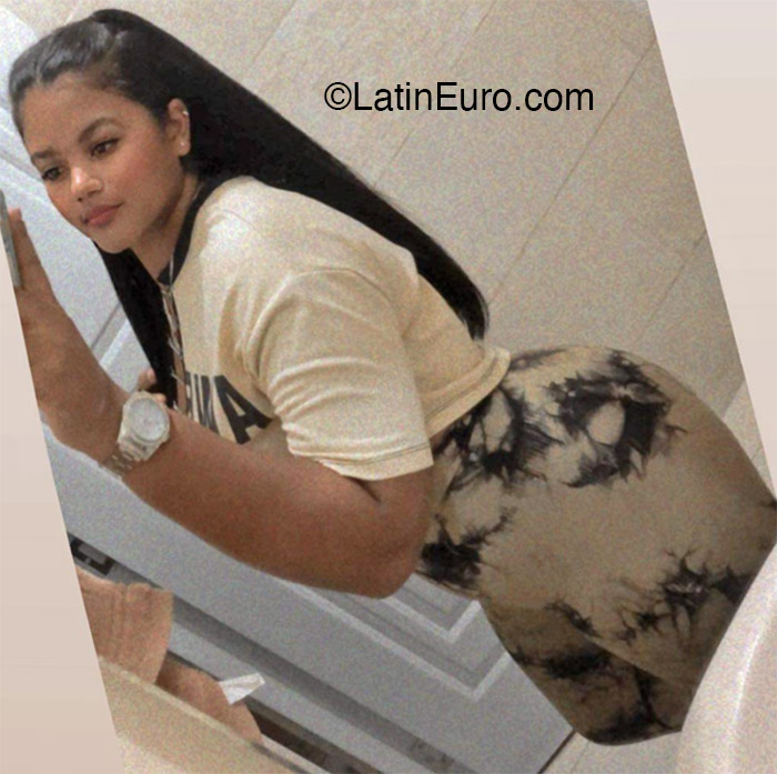 Date this happy Dominican Republic girl Vianny from Santigo DO47205