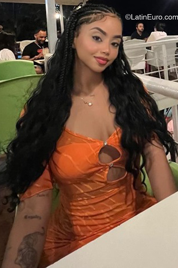 Date this happy Dominican Republic girl Claris from Santo Domingo DO48614