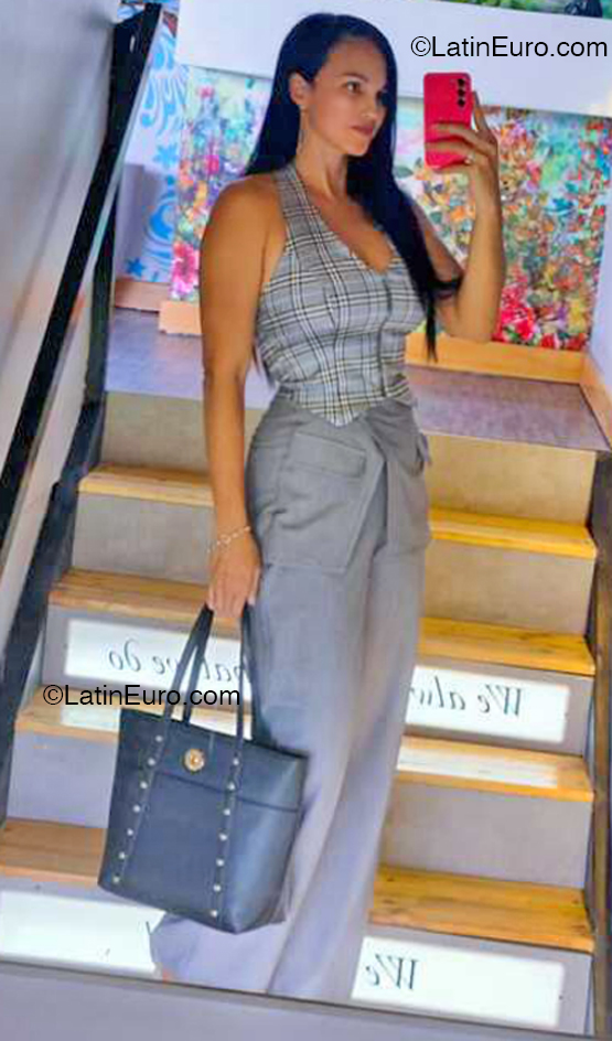 Date this funny Colombia girl Liliam from Cali CO32813