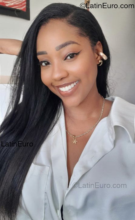 Date this happy Colombia girl Vivian from Turbo CO32938