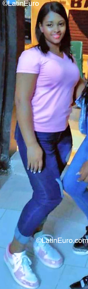Date this voluptuous Dominican Republic girl Anayris from Santo Domingo DO52425