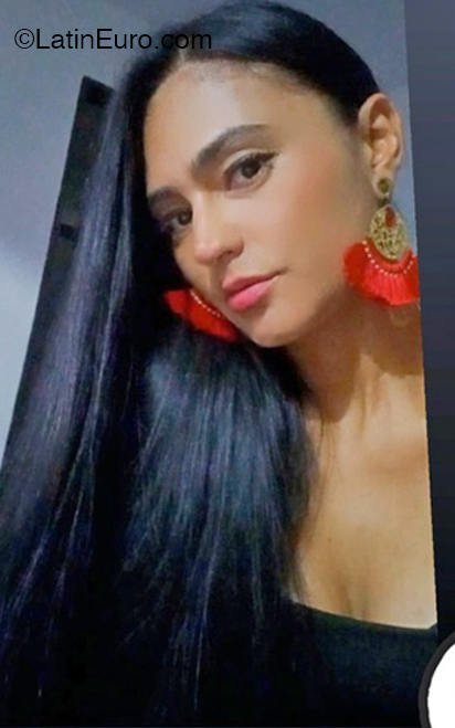 Date this good-looking Colombia girl Yary from Medellin CO32970