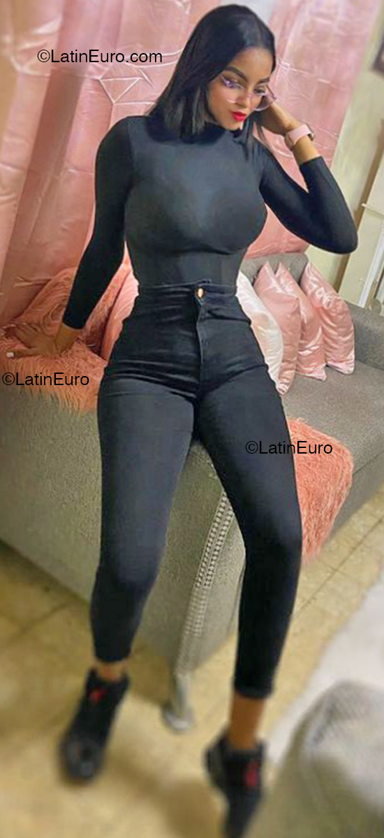 Date this lovely Dominican Republic girl Cynthia mariel from Santo Domingo DO52674