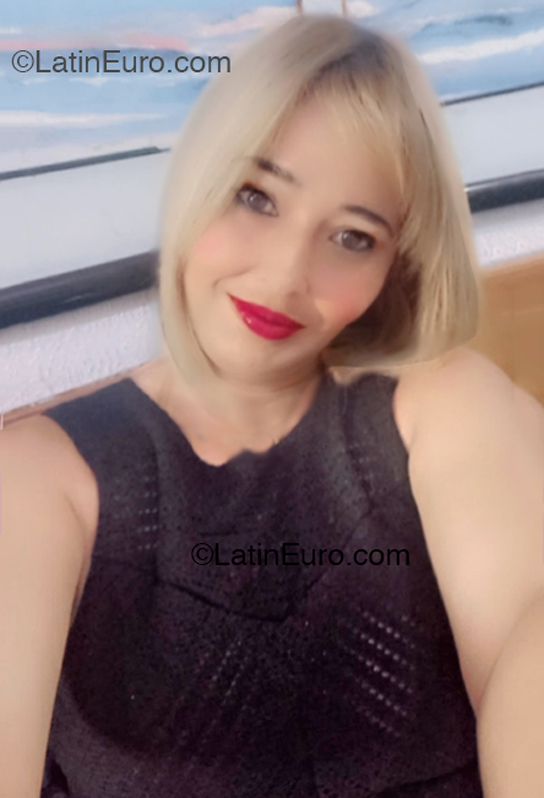 Date this pretty Venezuela girl Luna from Guanare VE4923