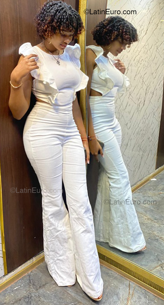 Date this foxy Dominican Republic girl Fray from San Pedro De Macorís DO52783