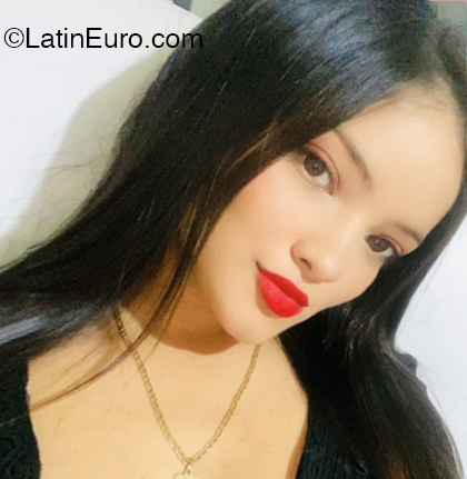 Date this hot Colombia girl Mariana Serna from Cali CO33000