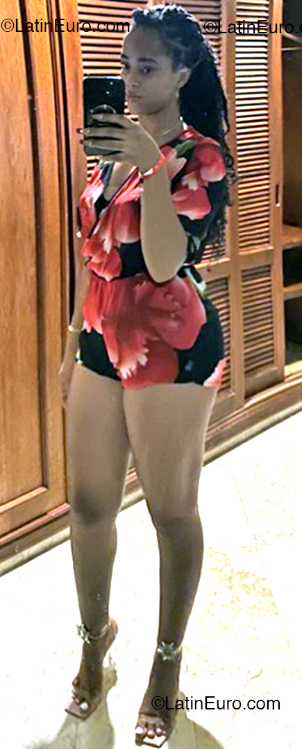 Date this sensual Dominican Republic girl Samantha from Santo Domingo DO53185