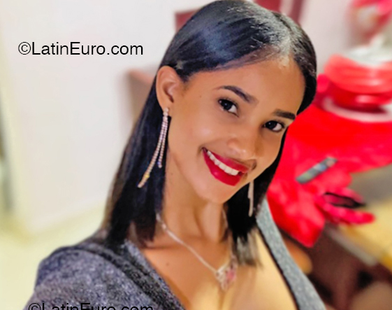 Date this good-looking Dominican Republic girl Dily from La Vega DO53191