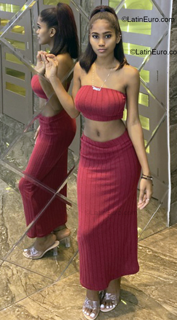 Date this voluptuous Dominican Republic girl Esther from El seibo DO53194