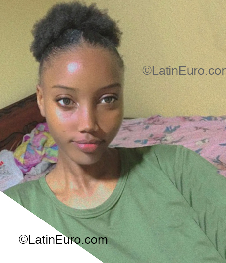 Date this passionate Dominican Republic girl Yinia from La Romana DO53577
