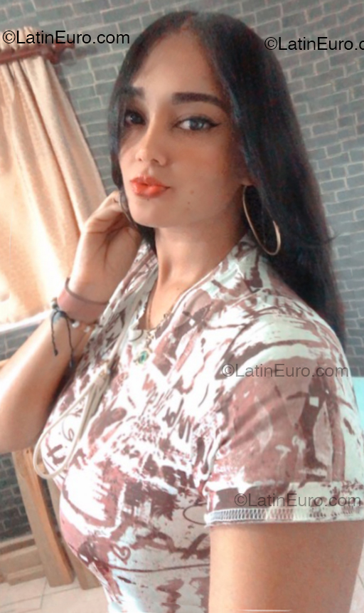 Date this nice looking Dominican Republic girl Lisbeth from Santo Domingo DO53705