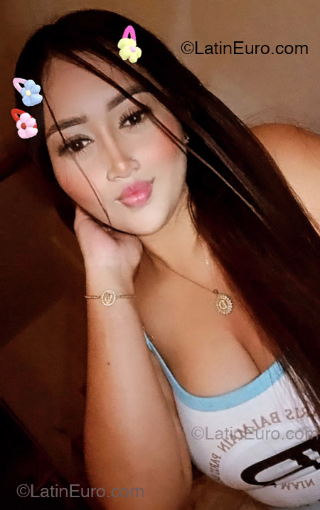 Date this tall Colombia girl Val from Medellin CO33144