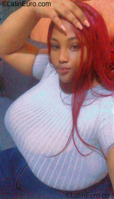 Date this hard body Dominican Republic girl Iris from Santo Domingo DO53898