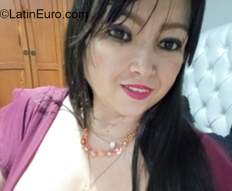 Date this beautiful Colombia girl Sandra from Manizales CO33172