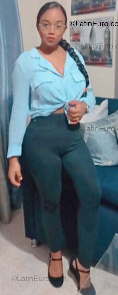 Date this sultry Dominican Republic girl Michelly from Santo Domingo DO53940