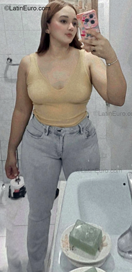 Date this attractive Dominican Republic girl Liz from Santo Domingo DO53957