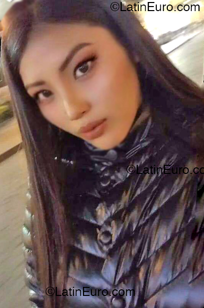 Date this nice looking Peru girl Yubitza from Arequipa PE2147