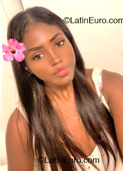 Date this attractive Dominican Republic girl Wilta from Santo Domingo DO54009