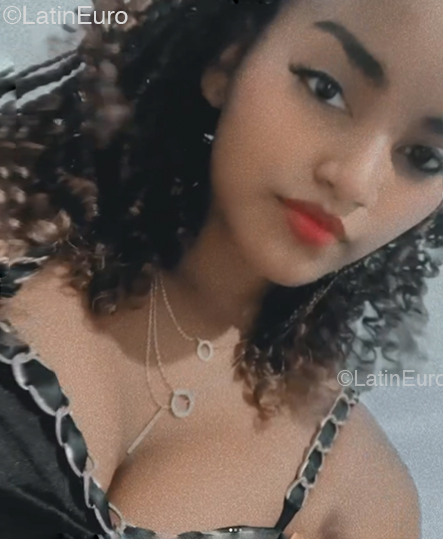 Date this athletic Dominican Republic girl Agri from Puerto Plata DO54028