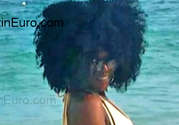 Date this nice looking Dominican Republic girl Angie from Santo Domingo DO54067