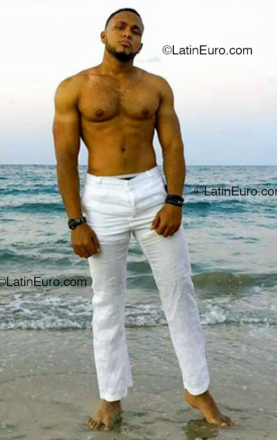 Date this lovely Dominican Republic man John from Santiago De Los Caballeros DO54352