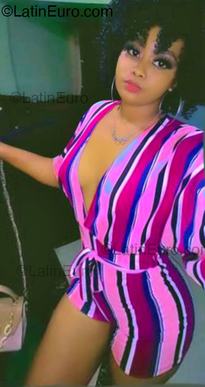 Date this happy Dominican Republic girl Yenni from Santo Domingo DO54403