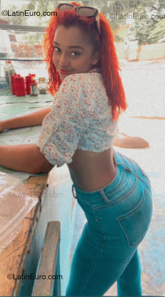 Date this athletic Dominican Republic girl 8494080295 from Azua DO54454