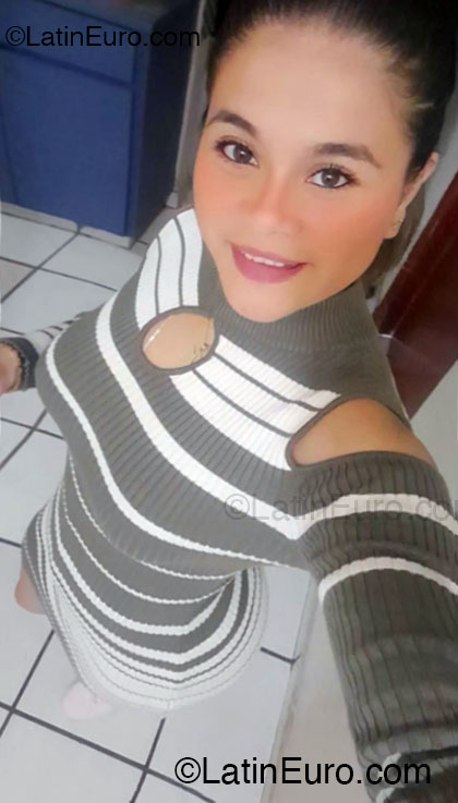 Date this stunning Panama girl Yanet from Panama PA1409