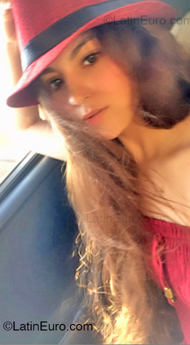 Date this sultry Ecuador girl Mara from Manta EC1085