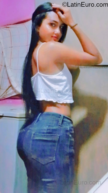 Date this passionate Venezuela girl Roxa from Bolivar VE5180