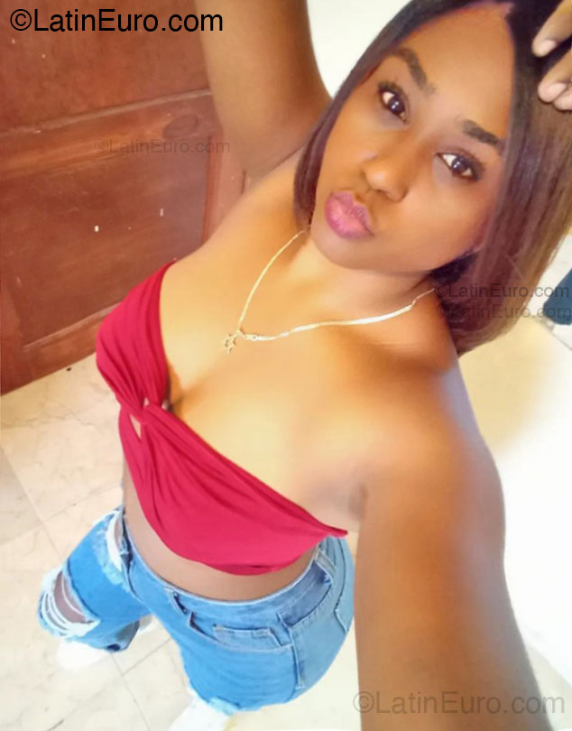 Date this happy Dominican Republic girl Paola from Santo Domingo DO54482