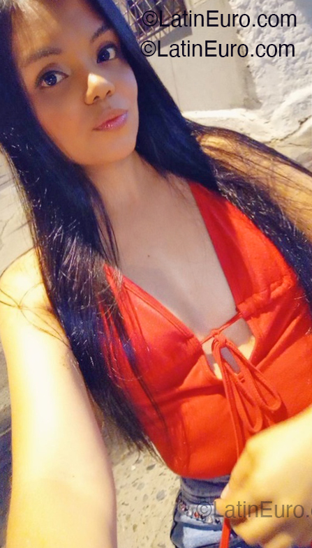 Date this young Colombia girl Angie from Cali CO33260