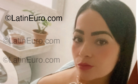 Date this foxy Venezuela girl Angie from Caracas VE5204