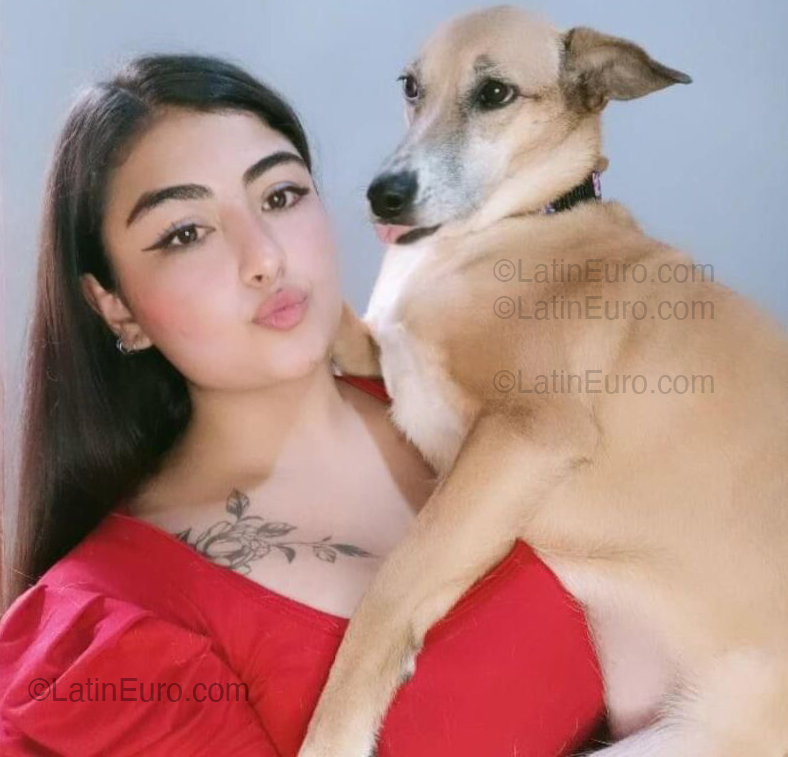 Date this young Colombia girl Maria from Bogota CO33262