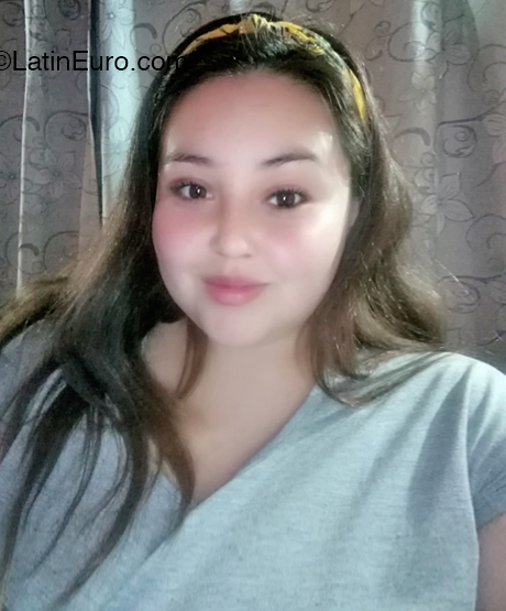 Date this georgeous Chile girl Valeri from Santiago CL437