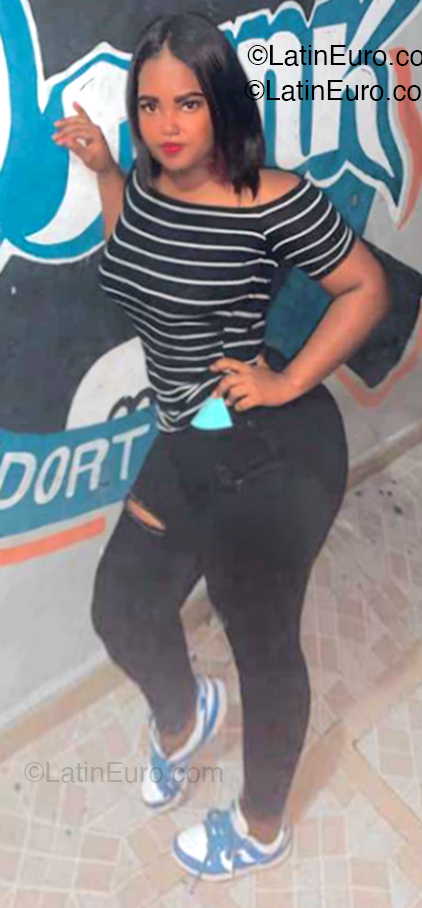 Date this good-looking Dominican Republic girl Mara from Santo Domingo DO55786