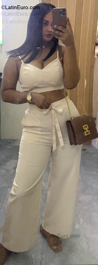 Date this hard body France girl Massiela from Paris FR382