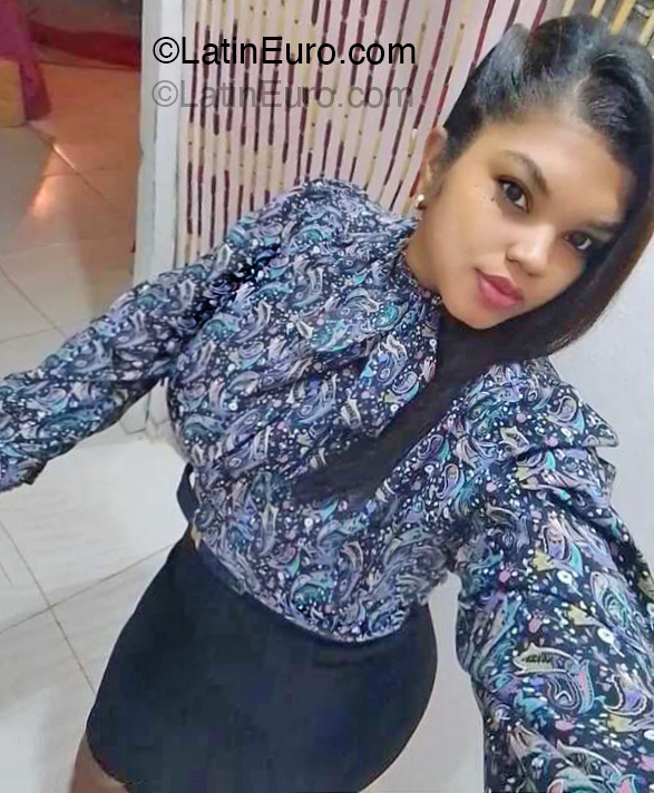 Date this passionate Dominican Republic girl Melissa from Santo Domingo DO54679