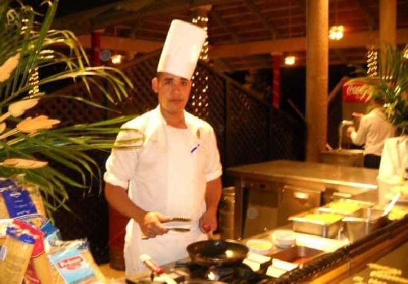 Date this attractive United States man Carlos from Philadelphia US24980