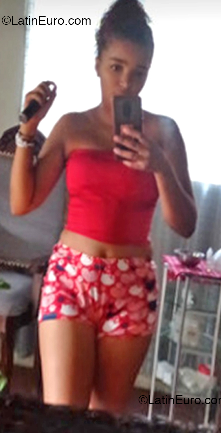Date this foxy Dominican Republic girl Maria from Santiago DO54911